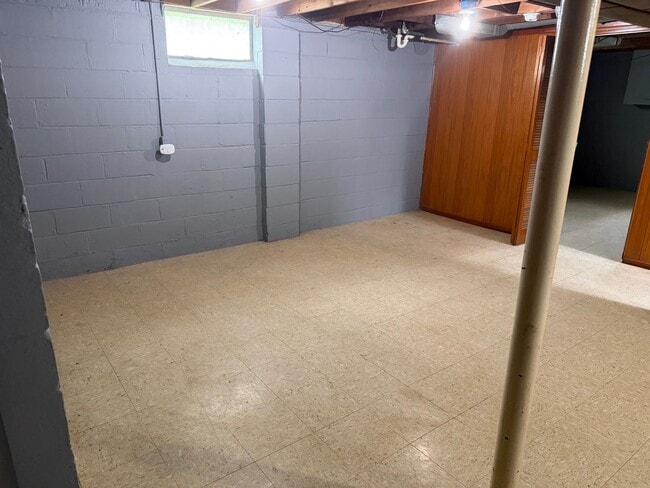 Building Photo - 3bd Bungalow w/basement
