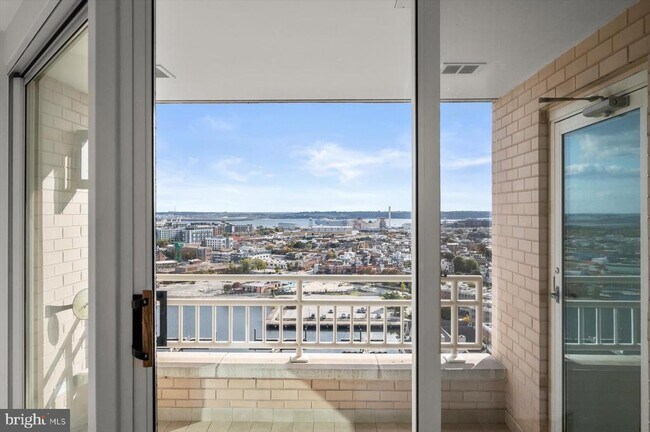 Building Photo - 100 Harborview Dr