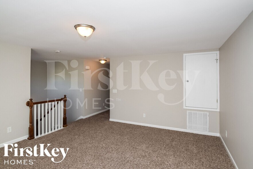 Building Photo - 6659 Woodford Ln