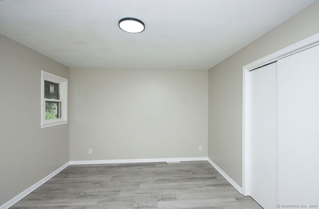 Building Photo - 2 Lakeview Ave