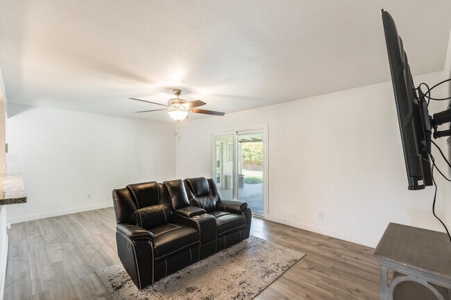 Building Photo - 5352 W Port Au Prince Ln