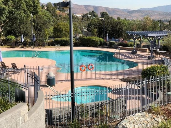 Building Photo - 2276 Manzana Way