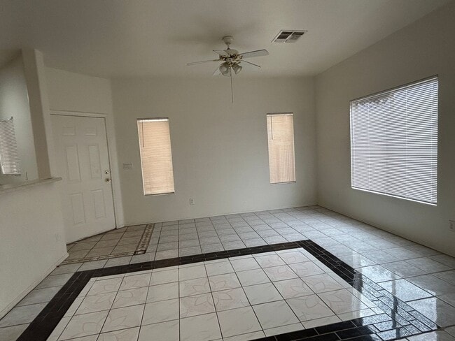 Building Photo - 3 Bedroom 2 1/2 Bathroom Freshly painted & carpet, Close to Grand Canyon University