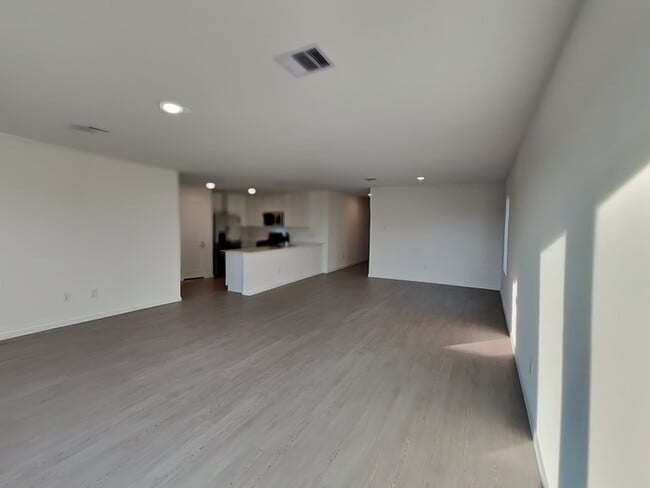 Building Photo - 417 Texas Pecan Dr