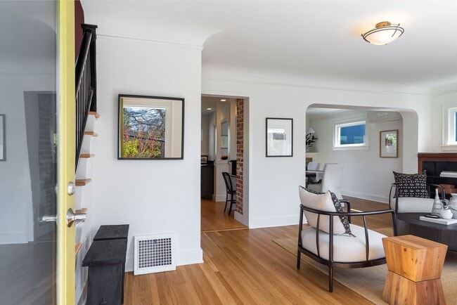 Building Photo - Remodeled Sunset Hill Home in Prime Ballar...