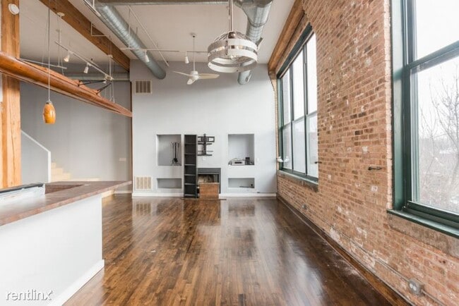 Building Photo - 2650 W Belden Ave