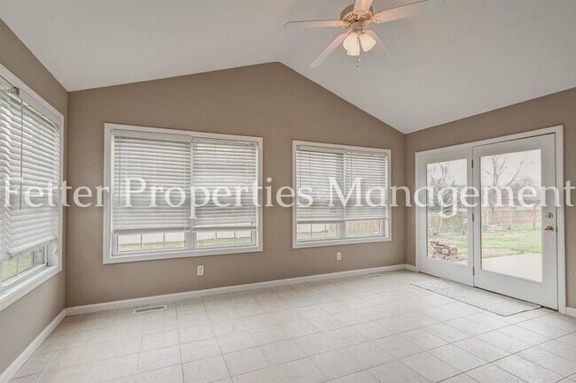 Building Photo - Beautiful 3bd 2.5 bath Northside