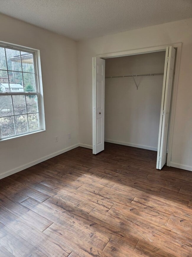 Building Photo - $2,350 - 4 Bedroom 2.5 Bathroom Unfurnished Home Near WCU