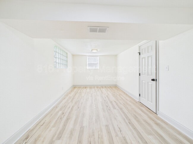 Building Photo - 1406 N Ponca Dr