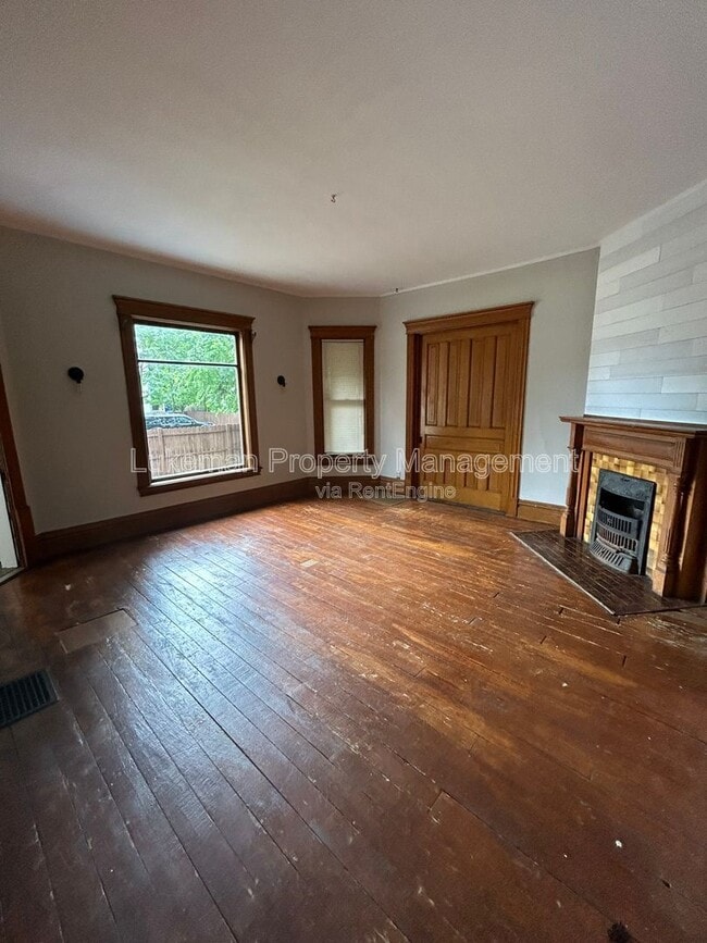 Building Photo - 515 Village St