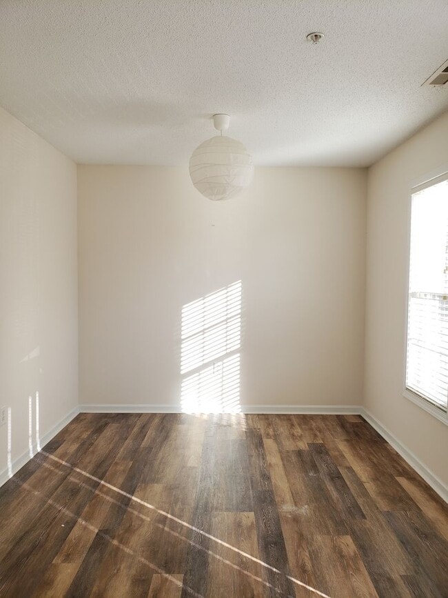 Building Photo - 2 bedroom Townhouse in Mooresville