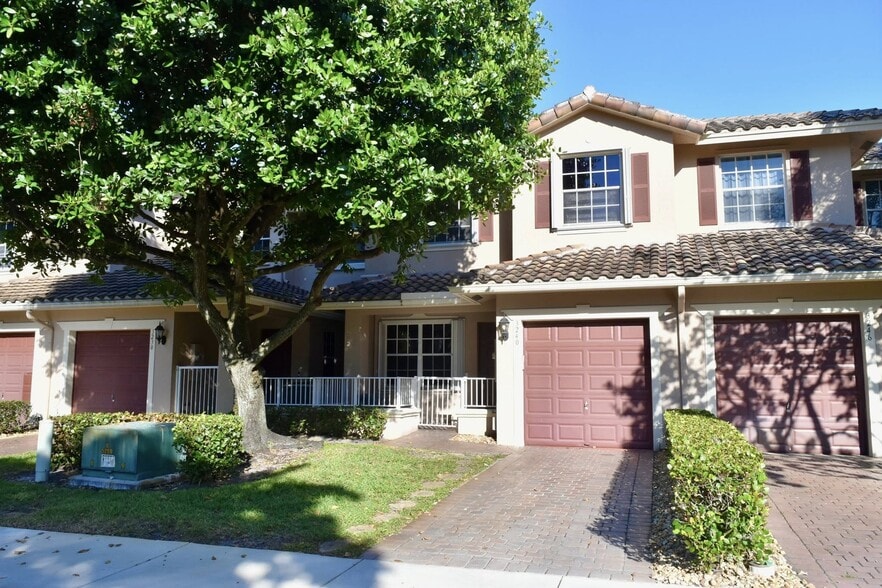 Primary Photo - 3240 Fairway Cir