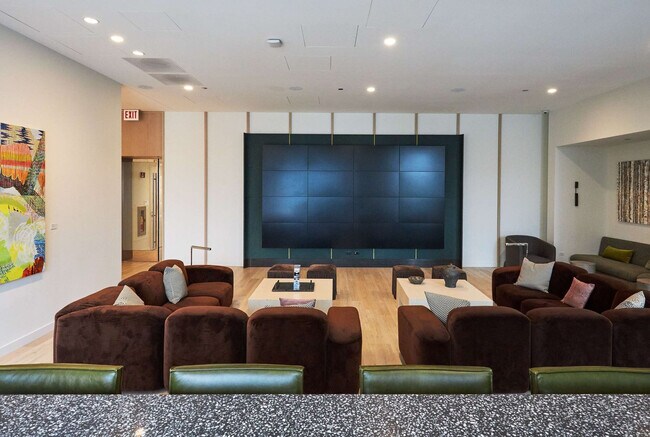 Building Photo - 1000 S Michigan Ave