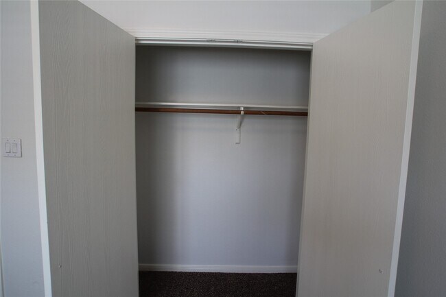 Building Photo - 814 Forest Thicket Ln