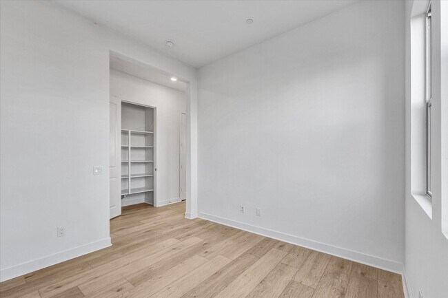 Building Photo - 2058 Hollyleaf Ter