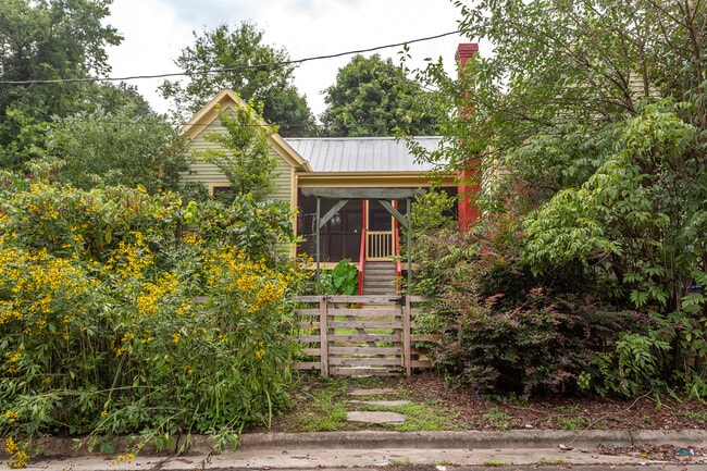 Building Photo - 510 Oakwood Ave