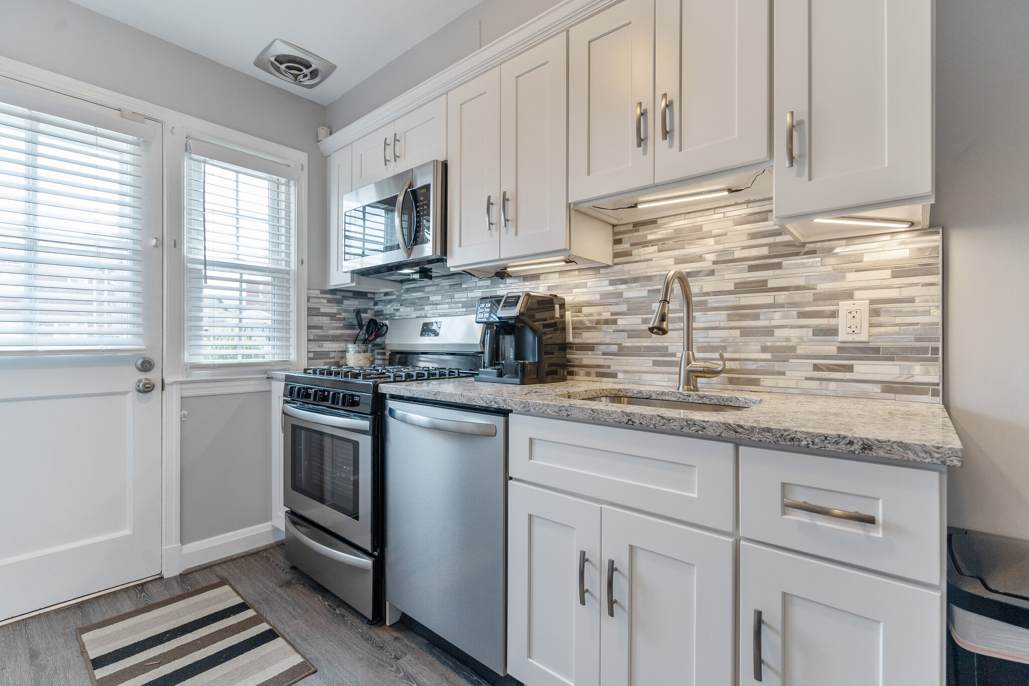 Stainless Steel Appliances, Tile Backsplash, Granite Countertops - 1067 Elm Rd