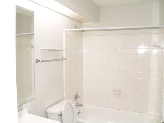 Building Photo - 2832 Iron Gate Ln