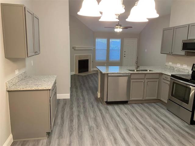 Building Photo - 2101 Wildwood Dr