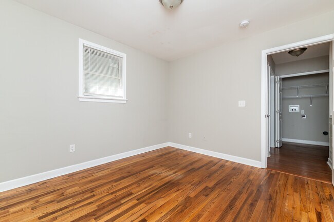 Building Photo - 314 Gower St