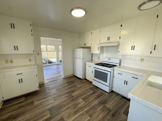 Building Photo - 222