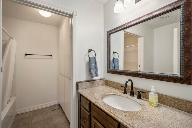 Building Photo - 15347 Conroe Dr