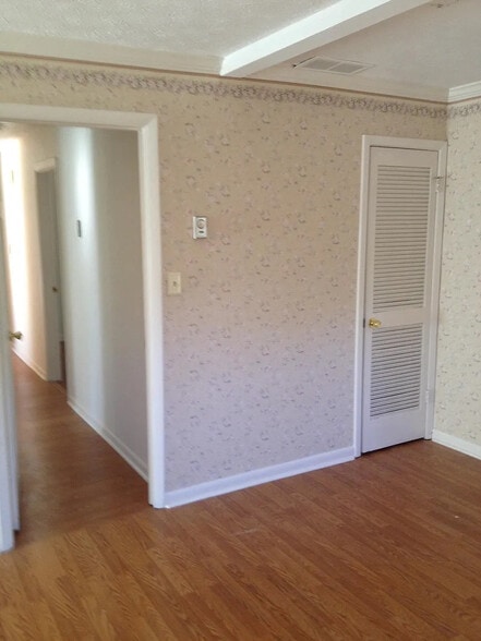 Building Photo - Room in House on Pleasant Hill Rd