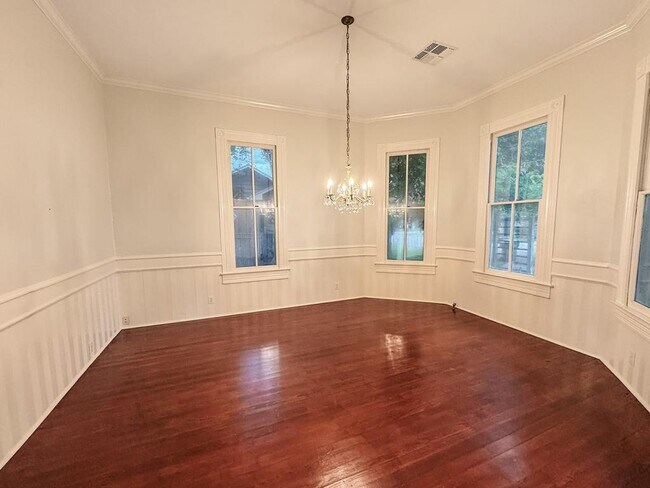 Building Photo - 305 W Brazos St