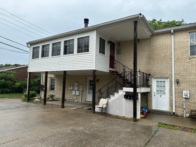 Building Photo - 415 Ridgewood Ln