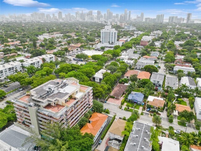 Building Photo - 2240 SW 16th Ct