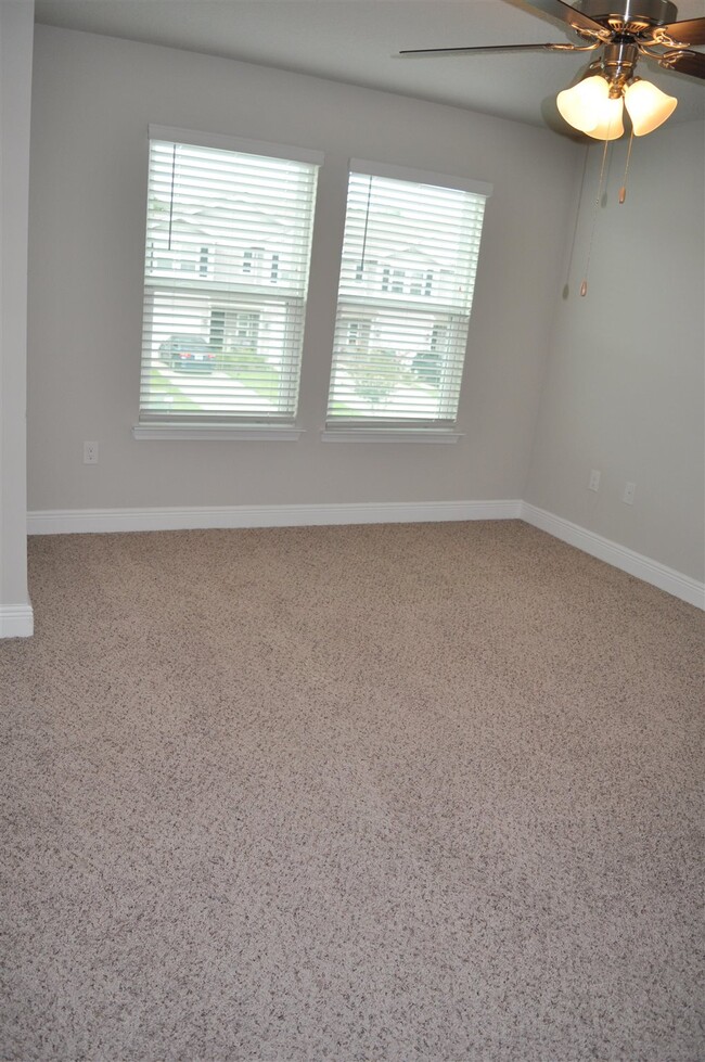 Building Photo - 6060 Royal Port Ct