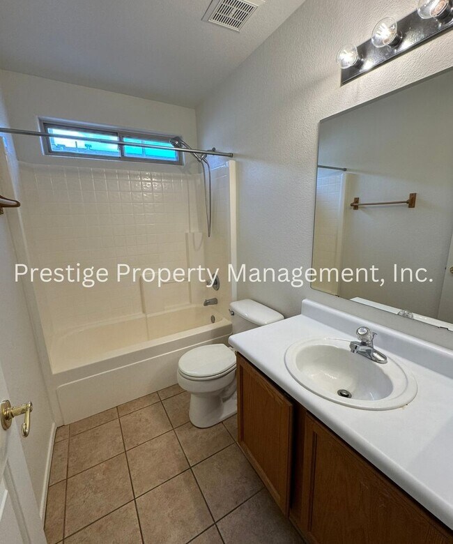 Building Photo - Charming All Tile 4/2 Rita Ranch Home