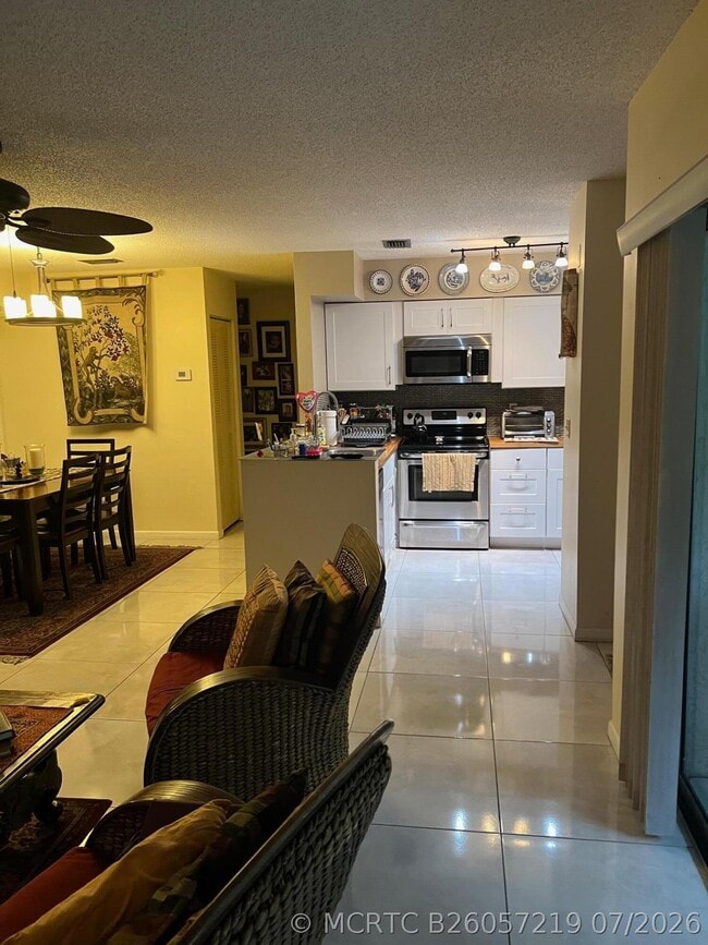 Building Photo - 14888 Wedgefield Dr