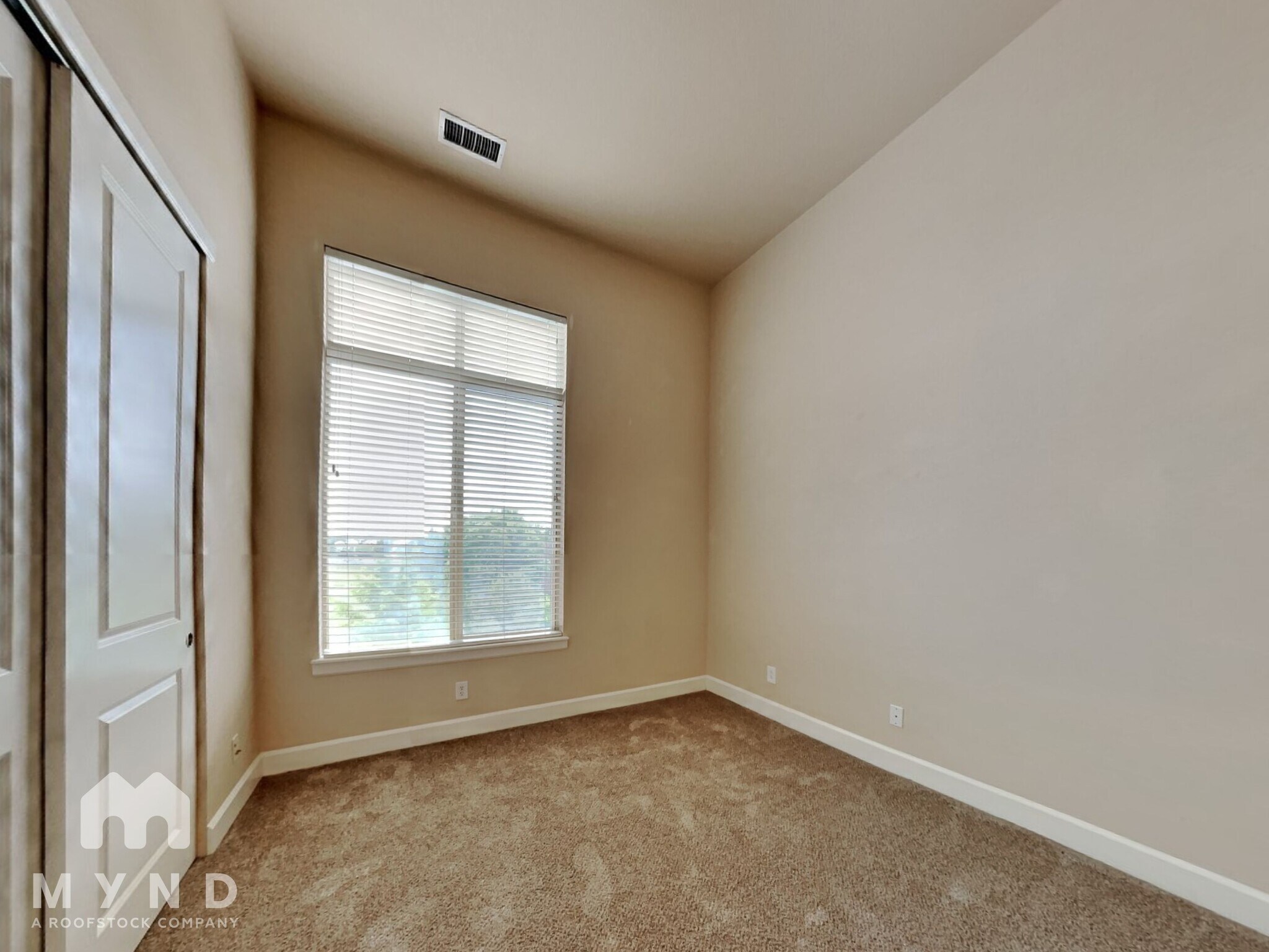 Building Photo - 307 Inverness Way S