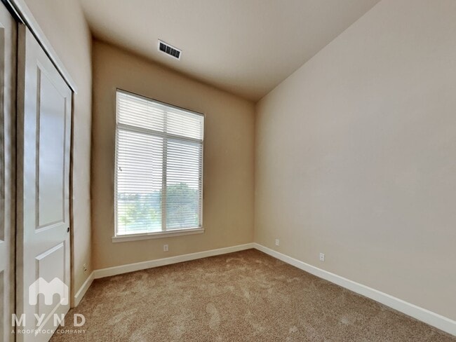 Building Photo - 307 Inverness Way S