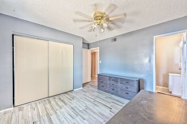 Building Photo - 5243 Orinda Ave