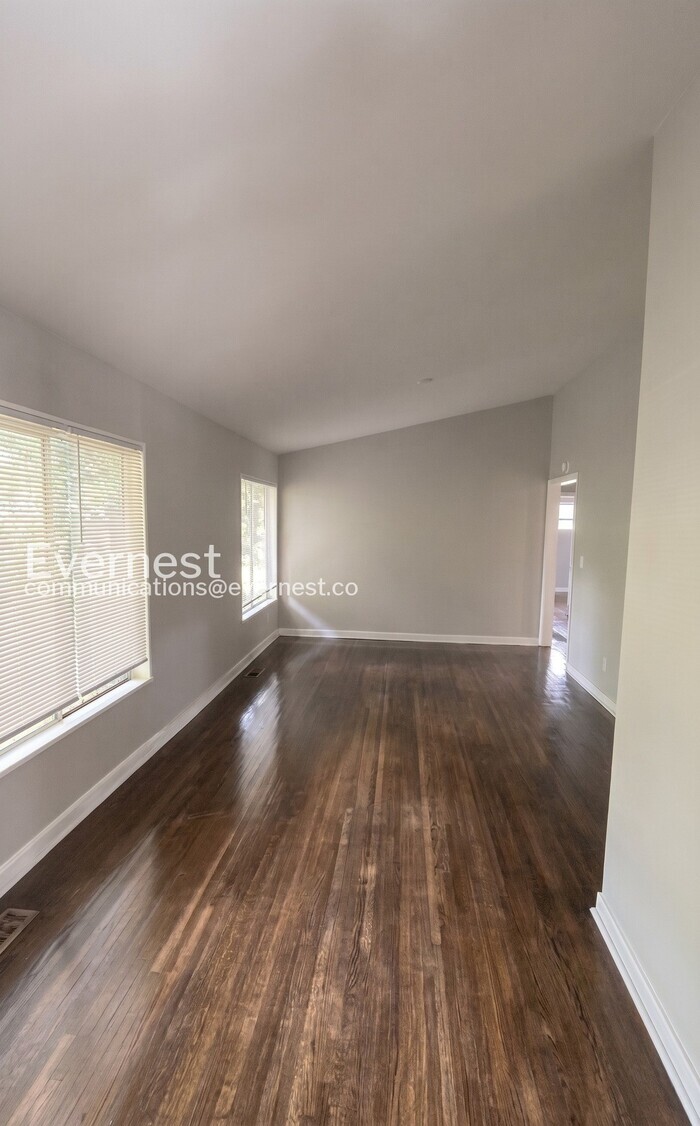 Building Photo - 1232 Oakwood St