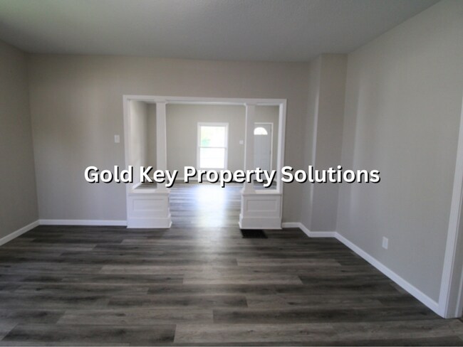Building Photo - Spacious 3 BR 1 BA with Covered Porch and Garage (SECTION 8 APPROVED)