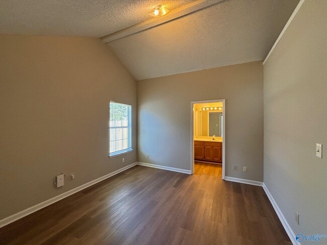 Building Photo - 2536 Clovis Rd SW