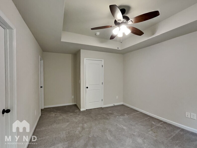 Building Photo - 6063 Oak Bend Ct