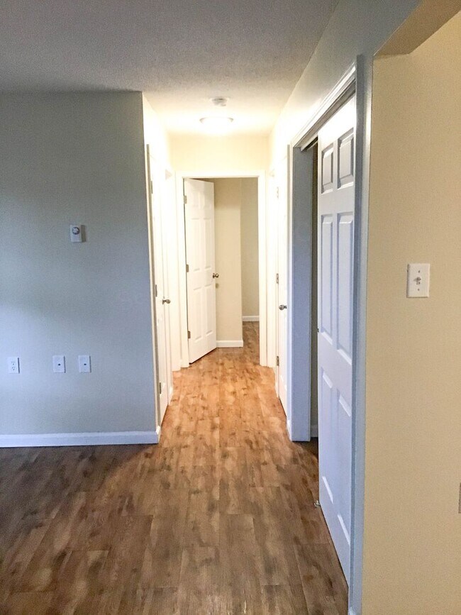 Building Photo - Warsaw Apartments