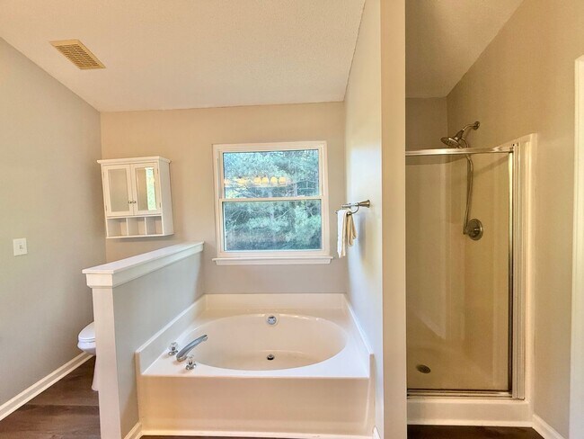 Building Photo - Spacious 4BD, 2.5BA Wake Forest Home with a Fenced Yard Centrally Located Near Shopping, Dining, ...