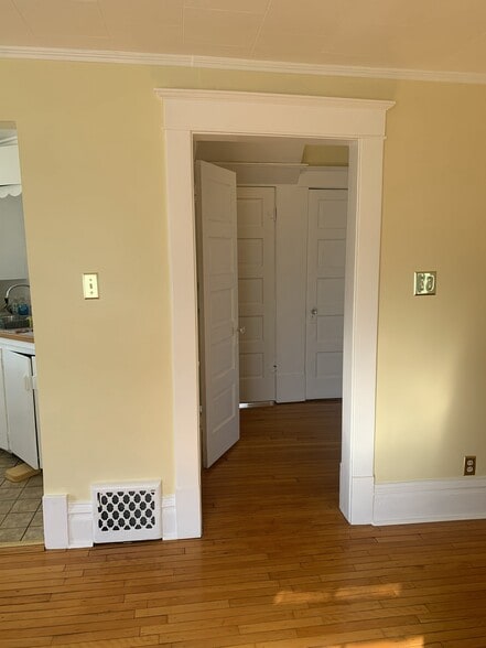 Building Photo - 628 37th St