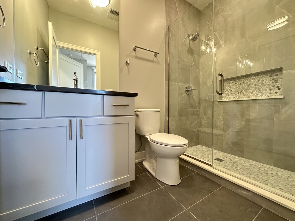 Building Photo - 2100 W 18th Pl