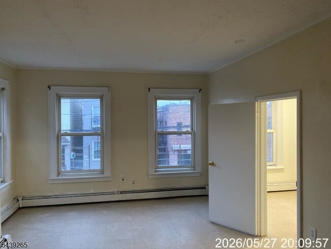 Building Photo - 217 Walnut St