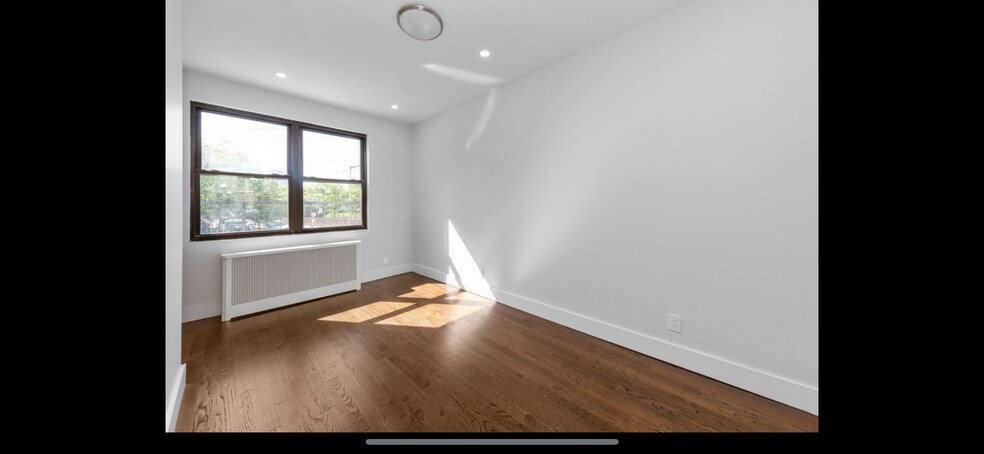 Building Photo - 2452 33rd St
