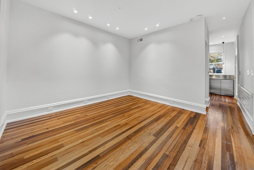 Building Photo - 917 O St NW