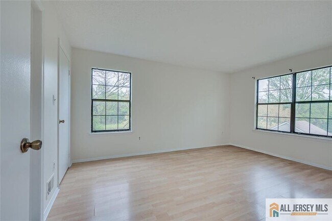 Building Photo - 64 Taylor Dr