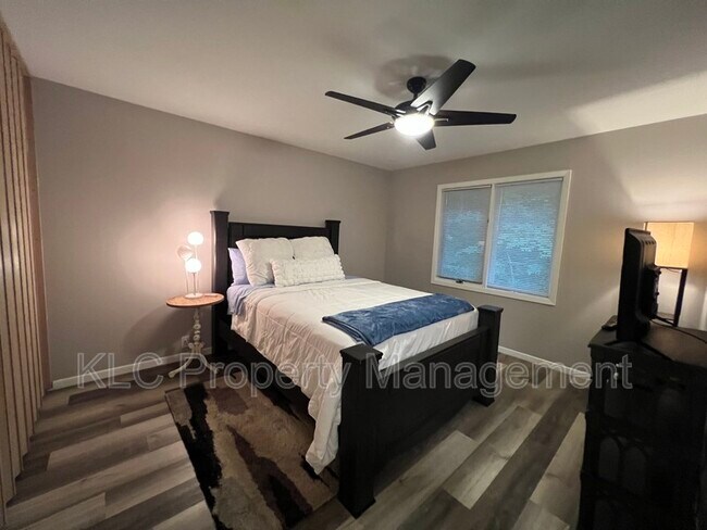 Building Photo - 3805 Maquoketa Dr