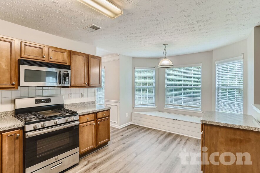 Building Photo - 10 St Charles Pl